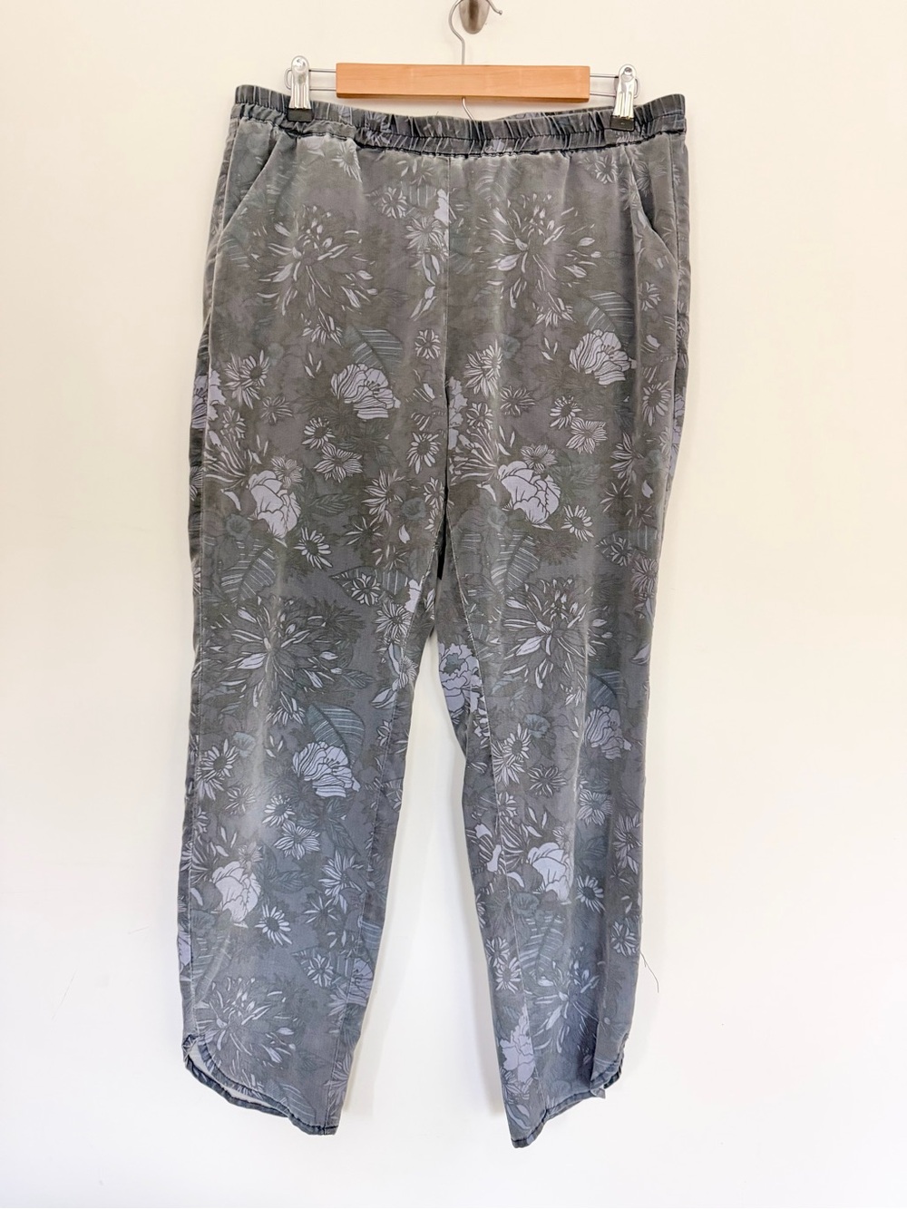 Marine Layer ReSpun Allison Floral Print Elastic Waist Pants Gray Purple Fade L